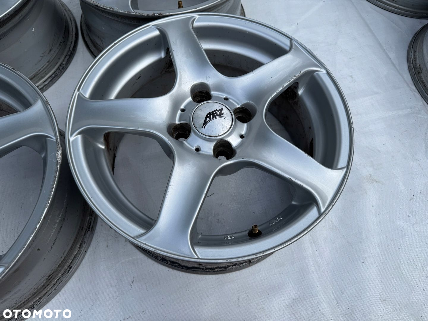 Felgi AEZ Renault 4x100 6,5J 15" ET38 653 - 6