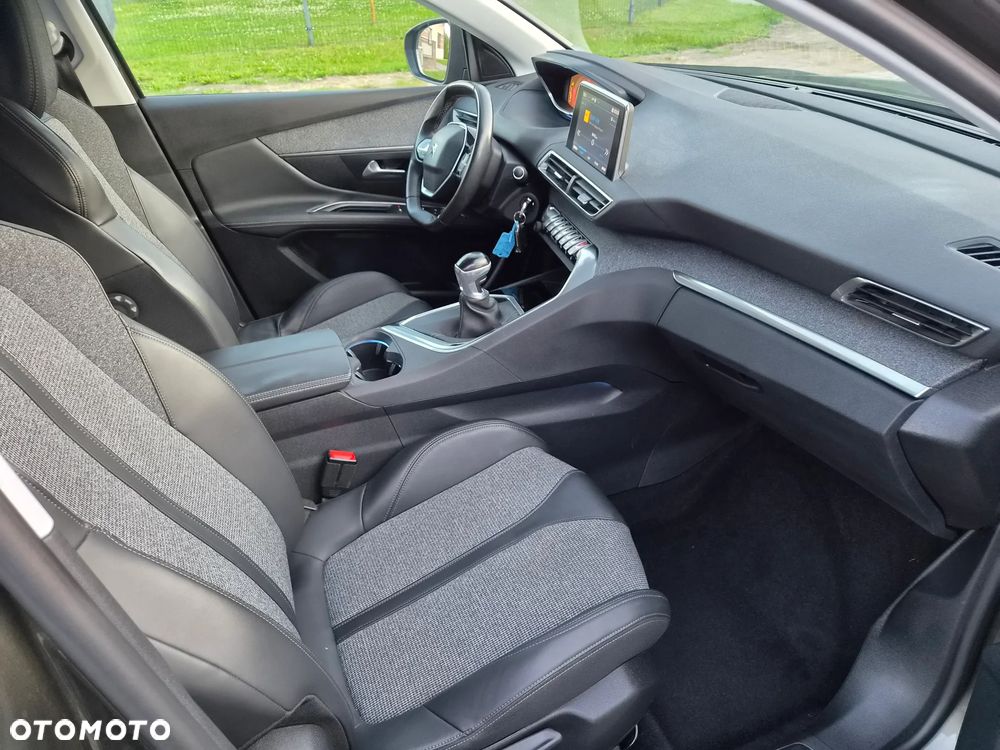 Peugeot 3008 PureTech 130 Stop & Start GPF Allure Business-Paket - 6