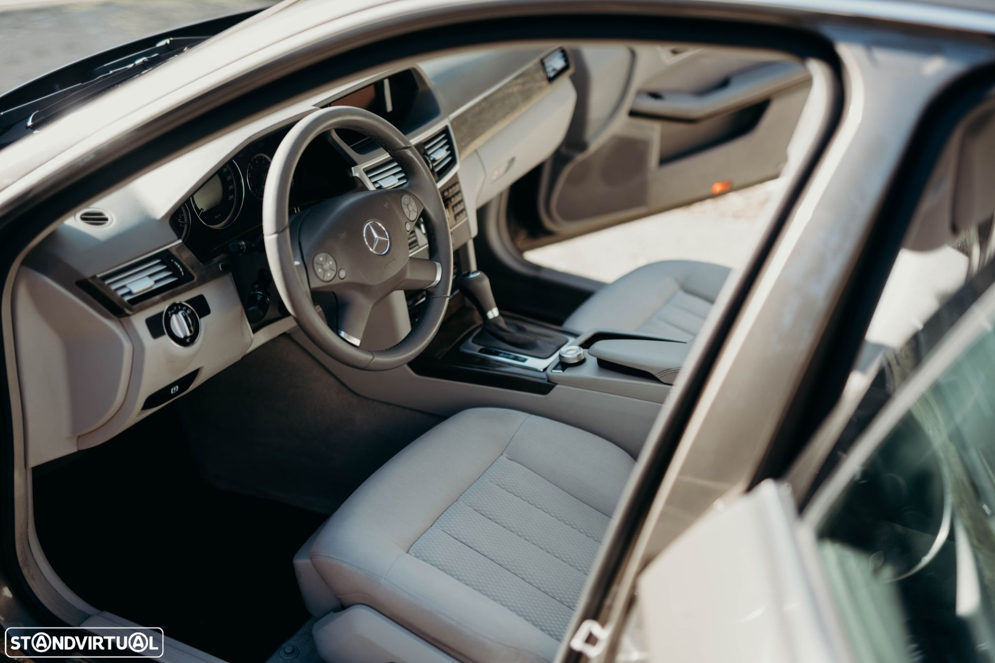 Mercedes-Benz E 250 CGi Elegance BlueEfficiency - 20