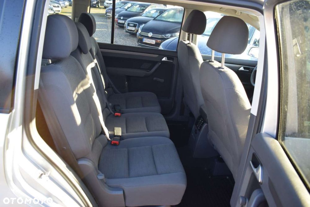 Volkswagen Touran - 20