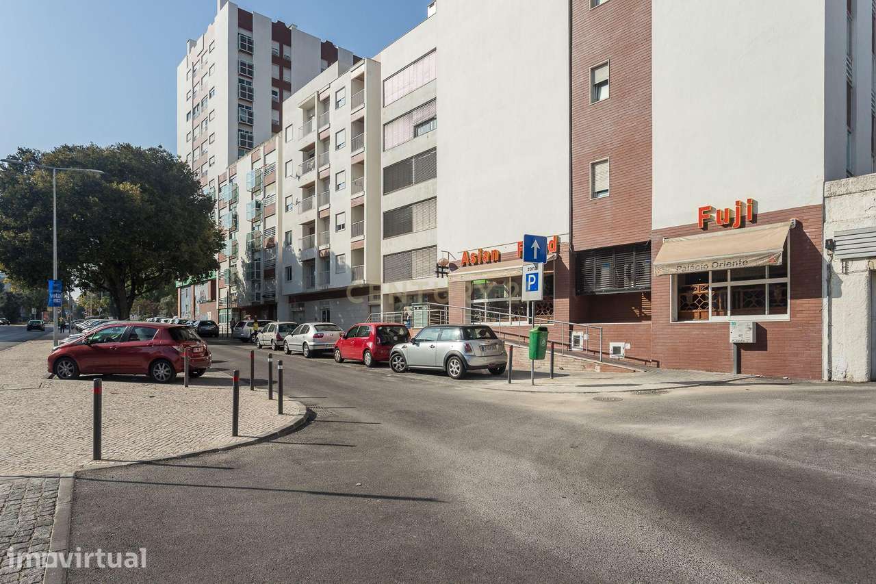 Loja com 360m2 e Extração de Fumos nos Olivais - Grande imagem: 2/16