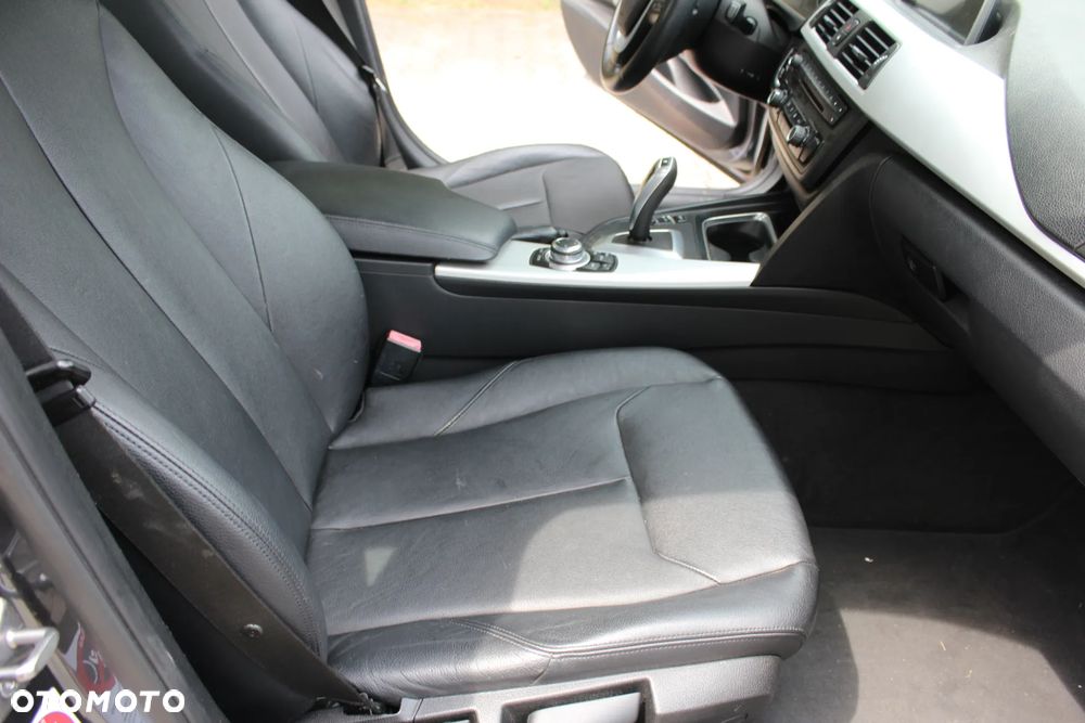 BMW Seria 3 320i Sport-Aut - 25