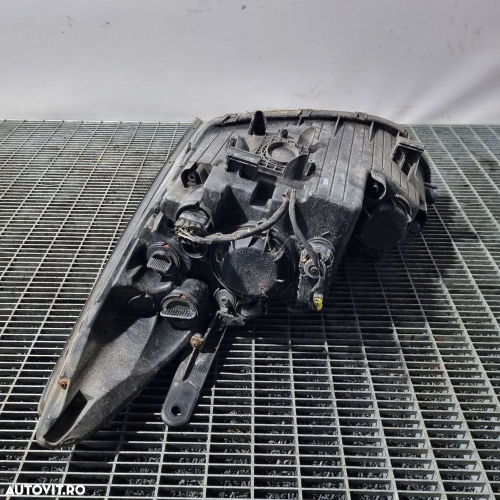 Far Dreapta Hyundai Santa Fe 3 2012 - 2016 SUV 4 Usi (1351) Cu lupă - 4