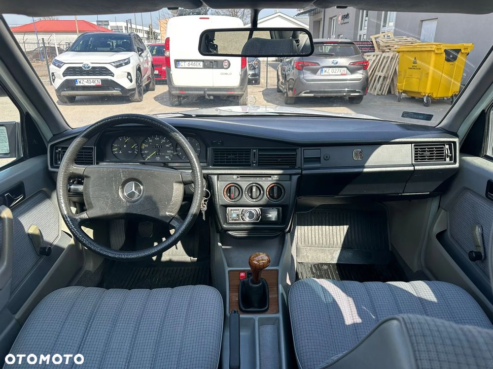 Mercedes-Benz W201 (190) - 11