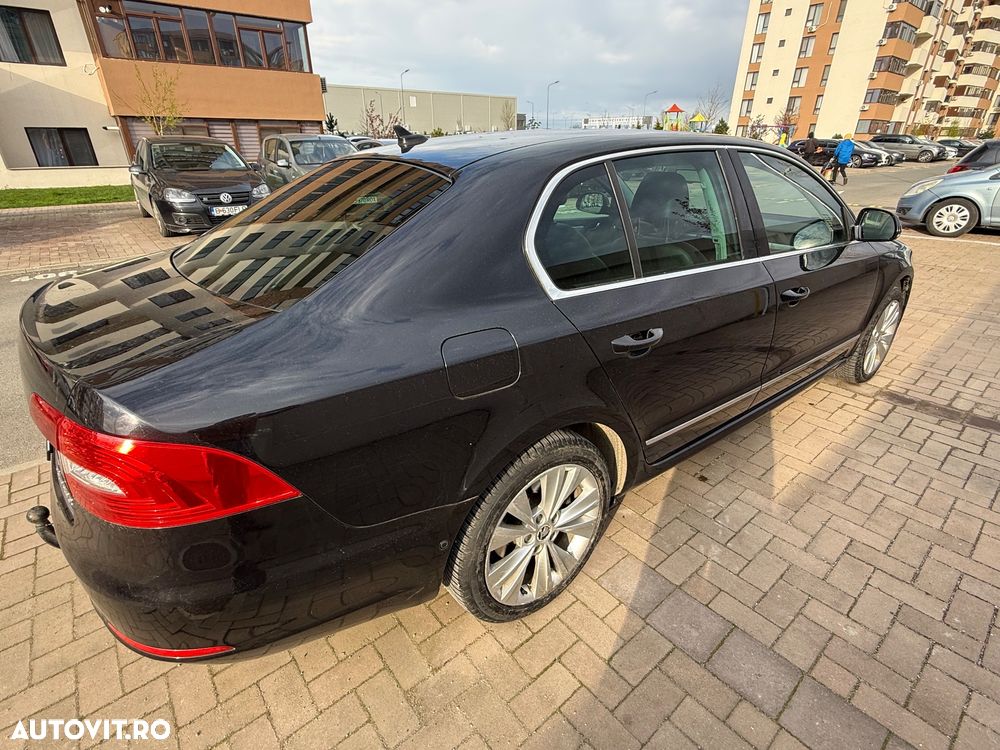 Skoda Superb 2.0 TDI Green tec DSG Elegance - 3