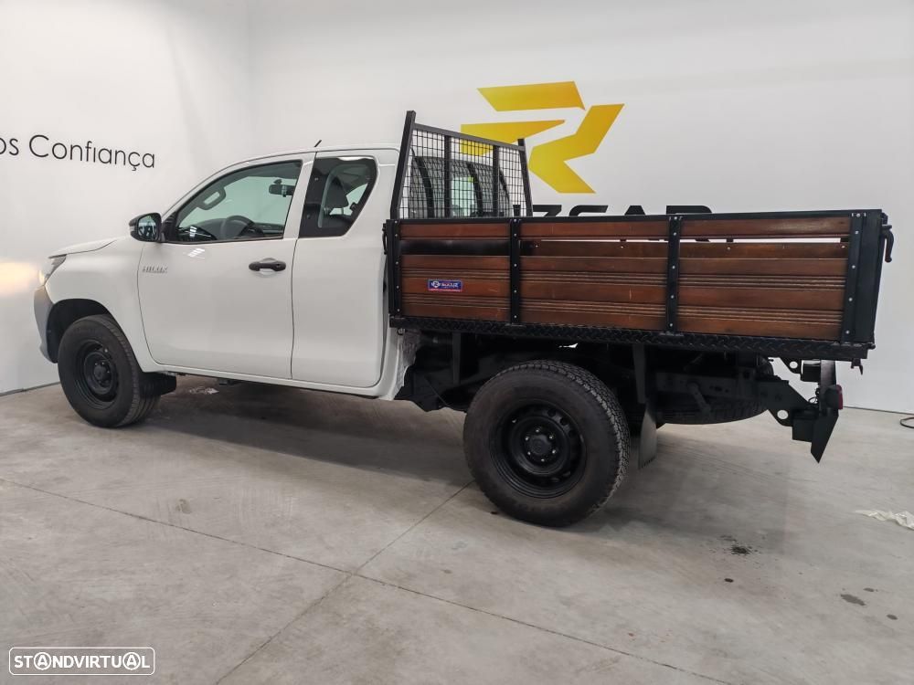 Toyota Hilux 2.4 D-4D 4WD CE 3L - 5