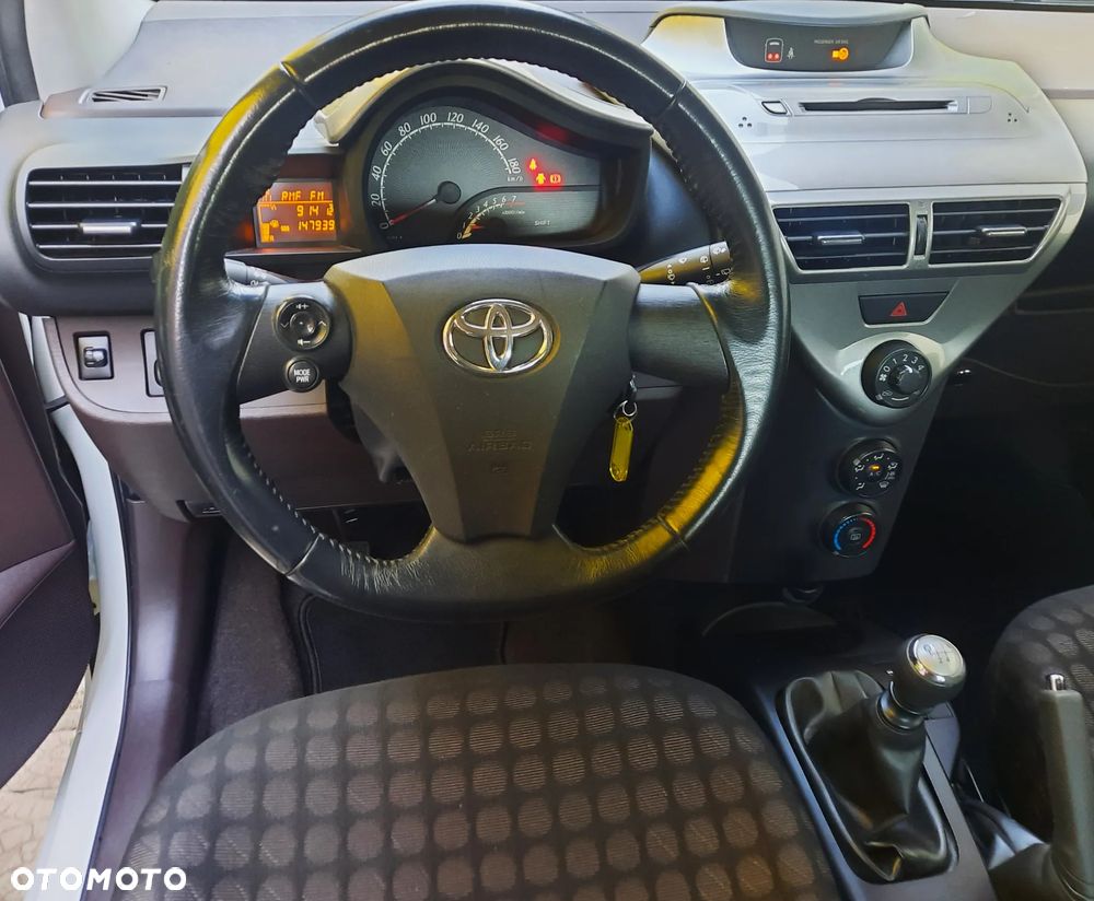 Toyota iQ 1.0 Sol EU5 - 6