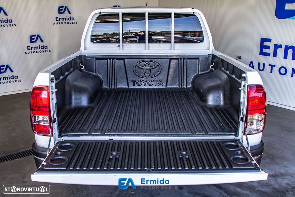 Toyota Hilux 2.4 D-4D 4WD CD CH - 12