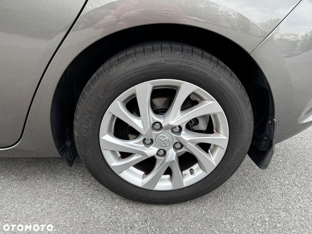 Toyota Auris Hybrid 135 Premium - 12