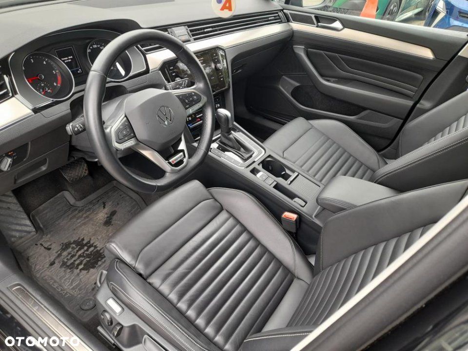 Volkswagen Passat - 11