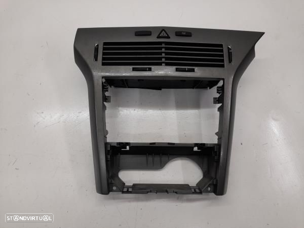 Moldura / Estrutura Consola Central / Rádio Opel Astra H Três Volumes - 4