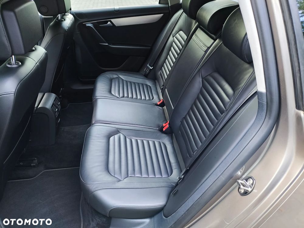 Volkswagen Passat 2.0 TDI DPF BlueMotion Technology Trendline - 21