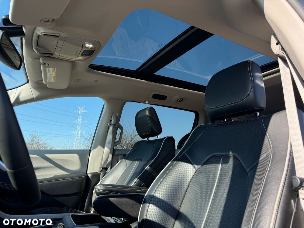 Chrysler Pacifica - 11