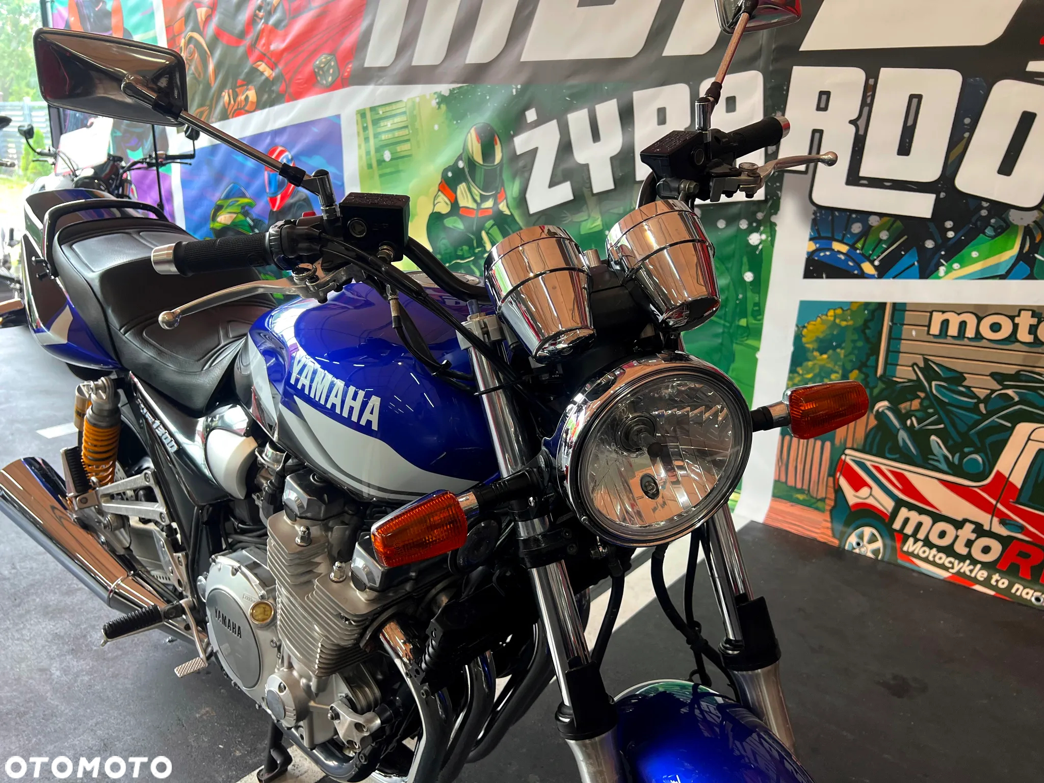 Yamaha XJR - 8