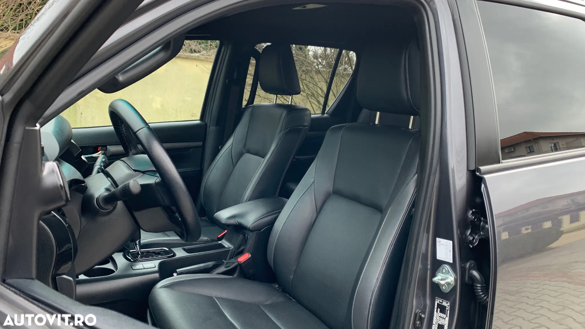 Toyota Hilux 2.8D 204CP 4x4 Double Cab AT Invincible Color Edition - 19