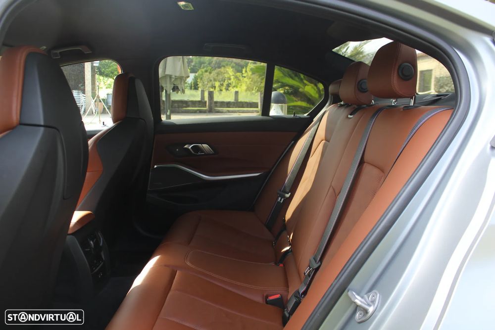 BMW M3 Competition xDrive Pack 50 anos M - 31