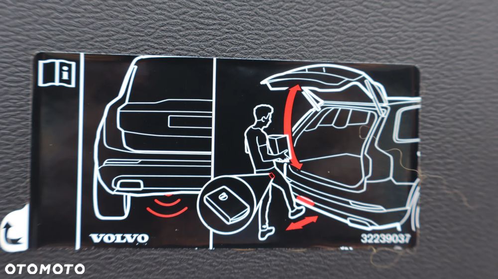 Volvo XC 40 T5 AWD Momentum Pro - 22