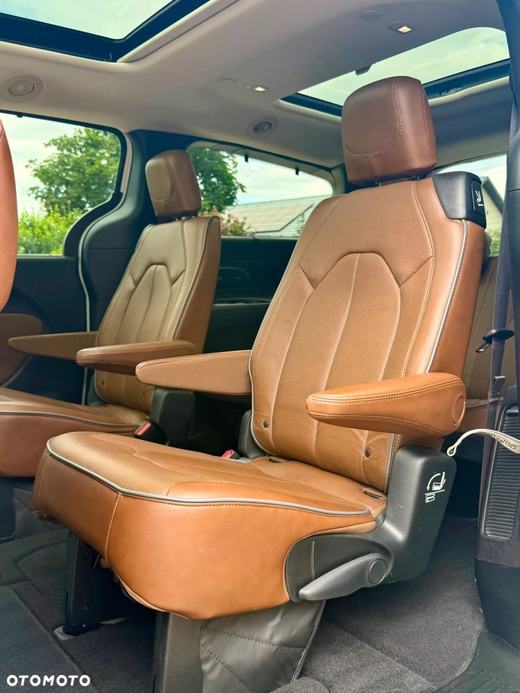 Chrysler Pacifica - 12
