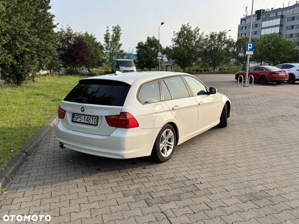 BMW Seria 3 318d Touring - 9