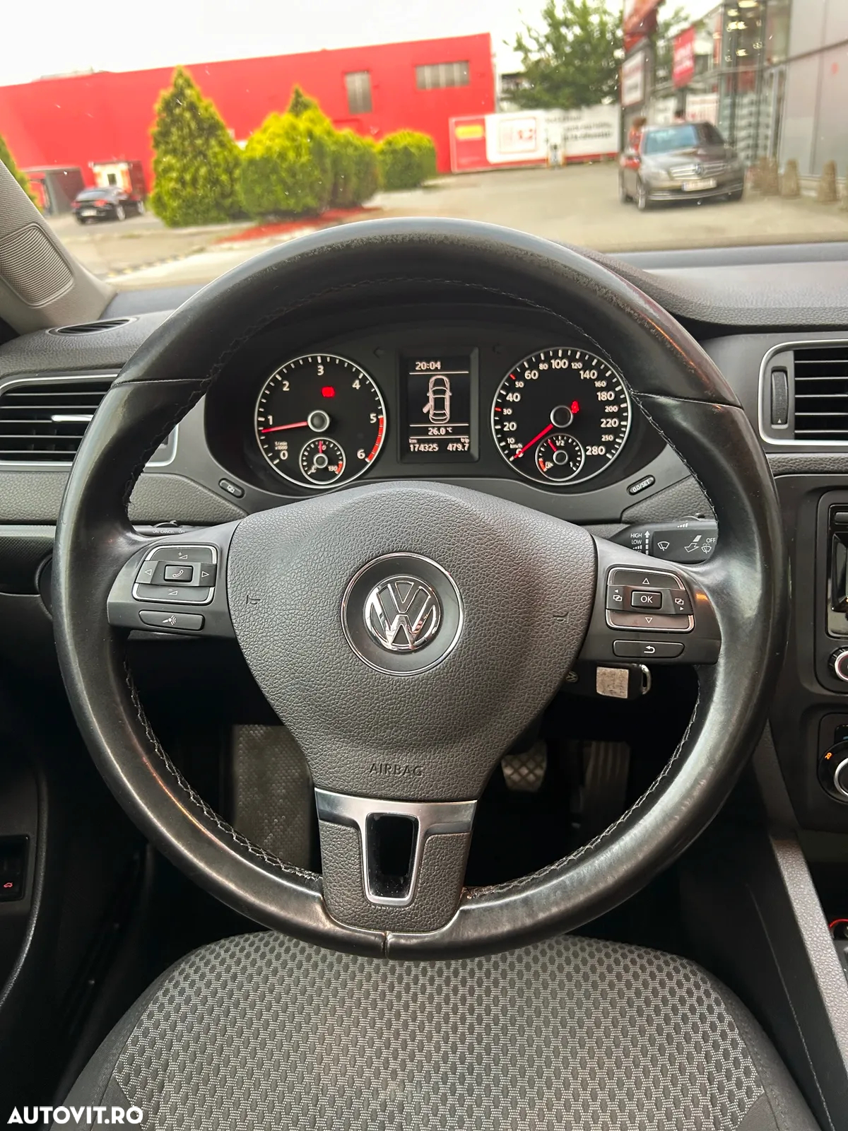 Volkswagen Jetta 1.6 TDI Blue Motion Technology Comfortline - 10