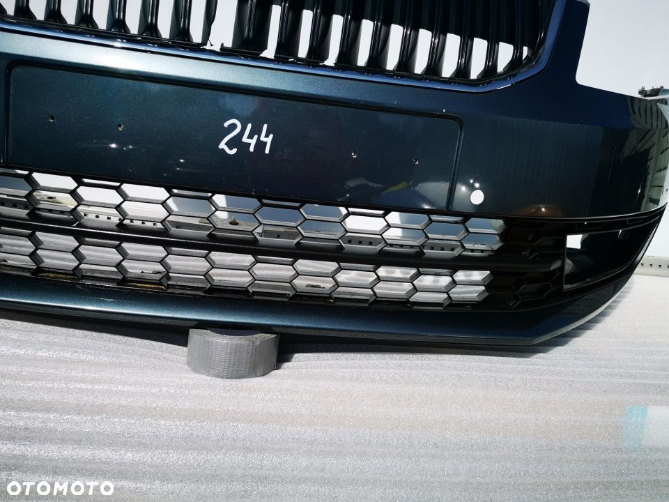 SKODA OCTAVIA III 12- ZDERZAK PRZEDNI PRZÓD NA SPRYSKI + 4 X PDC 4XPDC , nr aukcji NZ244 - 8