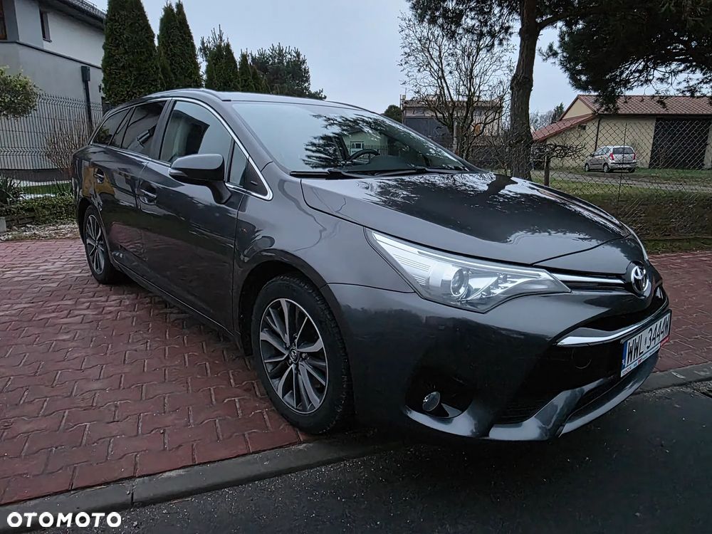 Toyota Avensis 2.0 D-4D Premium - 8