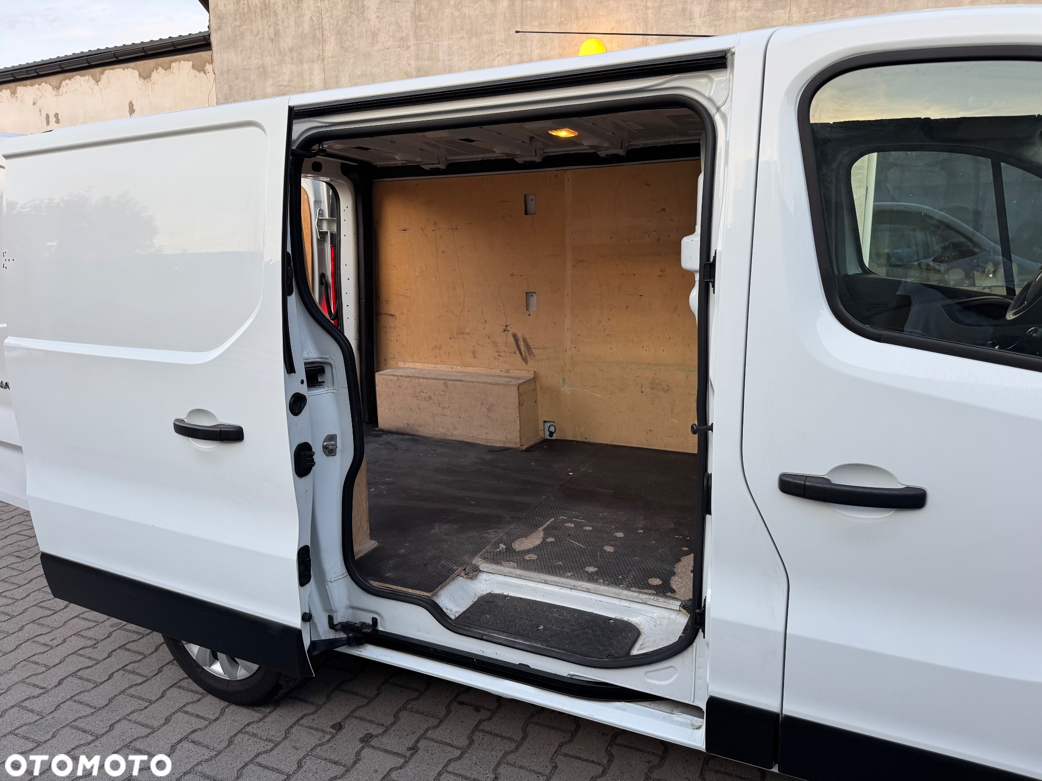 Renault TRAFIC 63tys.km KLIMA, czujniki parkowania, tempomat, świeżo sprowadzony, OKAZJA!!! - 17