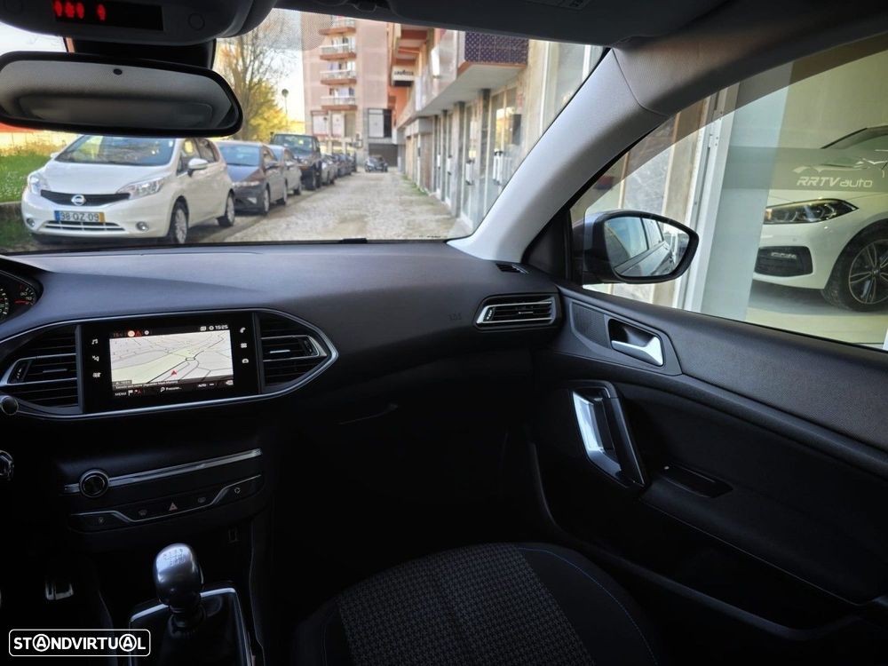 Peugeot 308 1.5 BlueHDi Style J17 - 16