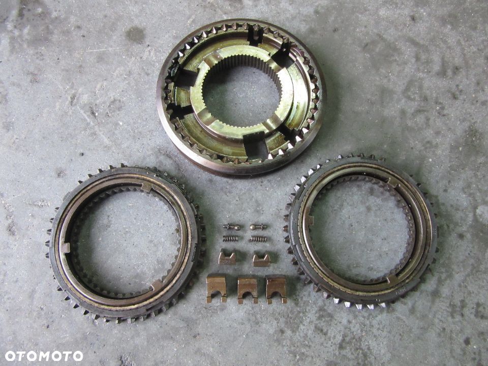 Synchronizator skrzyni biegów Massey Ferguson 5710 5711 5712 5713 SL - 1
