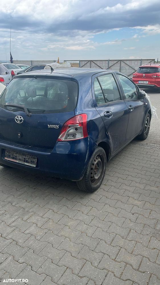 Dezmembram Toyota Yaris 1.3 benzina din 2008 - 2