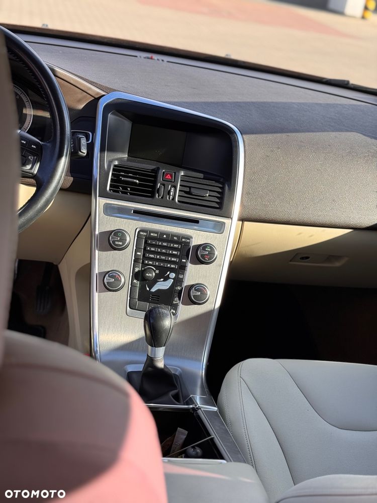 Volvo XC 60 D5 AWD Momentum - 17
