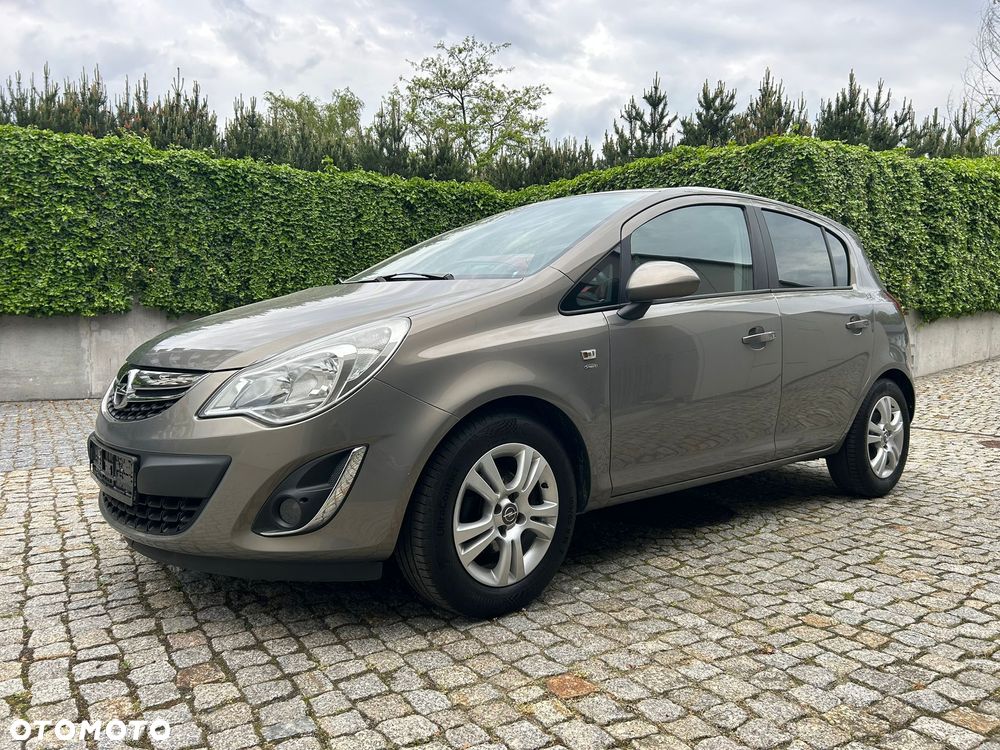 Opel Corsa 1.4 16V Cosmo - 11