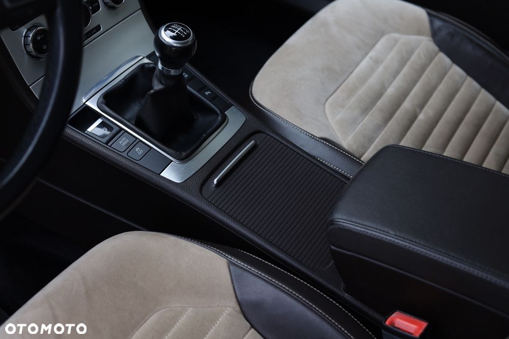 Volkswagen Passat 2.0 Blue TDI SCR Highline - 11