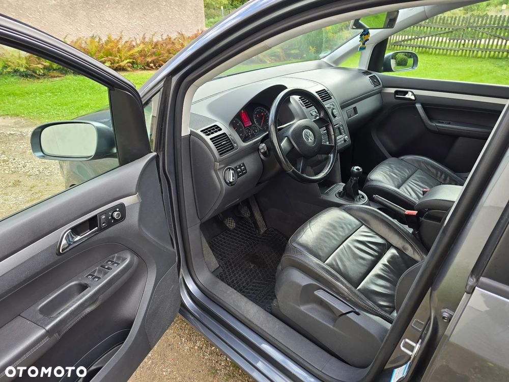 Volkswagen Touran - 9