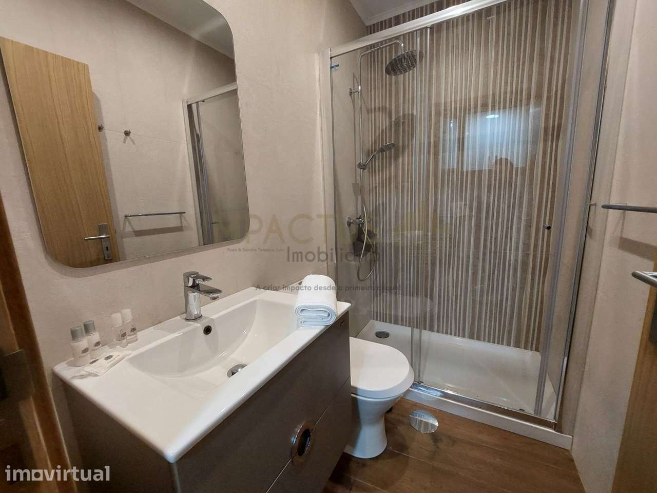 Apartamento T2 mobilado e equipado com terraço no centro - Grande imagem: 3/16
