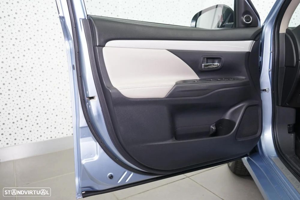 Mitsubishi Outlander 2.0 4WD - 20