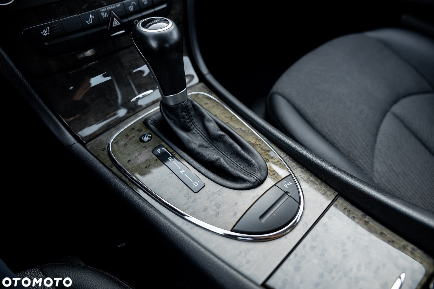 Mercedes-Benz Klasa E 200 BlueEFFICIENCY 7G-TRONIC Avantgarde - 33