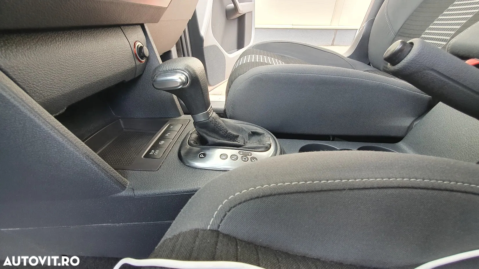 Volkswagen Touran 1.9 TDI DSG United - 4