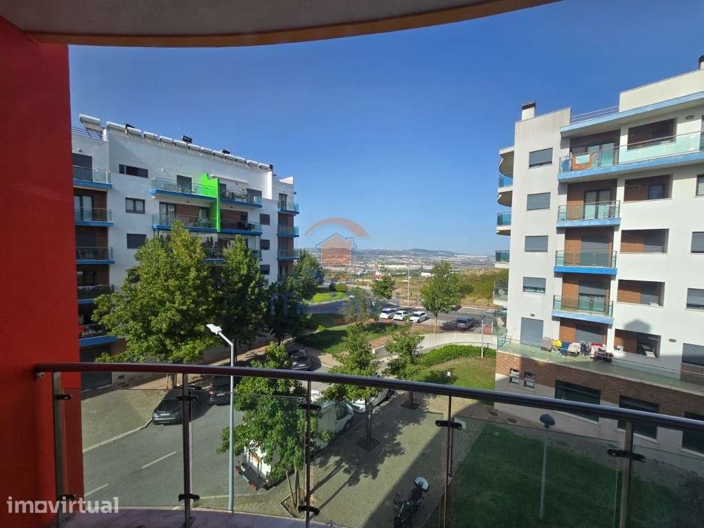 Apartamento T2 c/ Parqueamento e Arrecadação | Jardim da Amoreira, ... - Grande imagem: 2/40