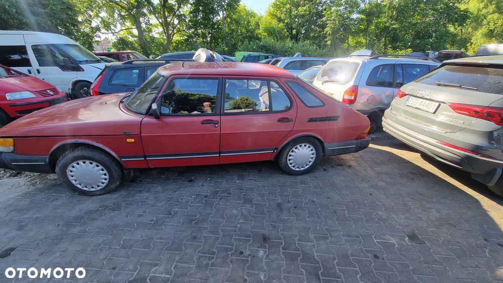 SAAB 900I na części - 3