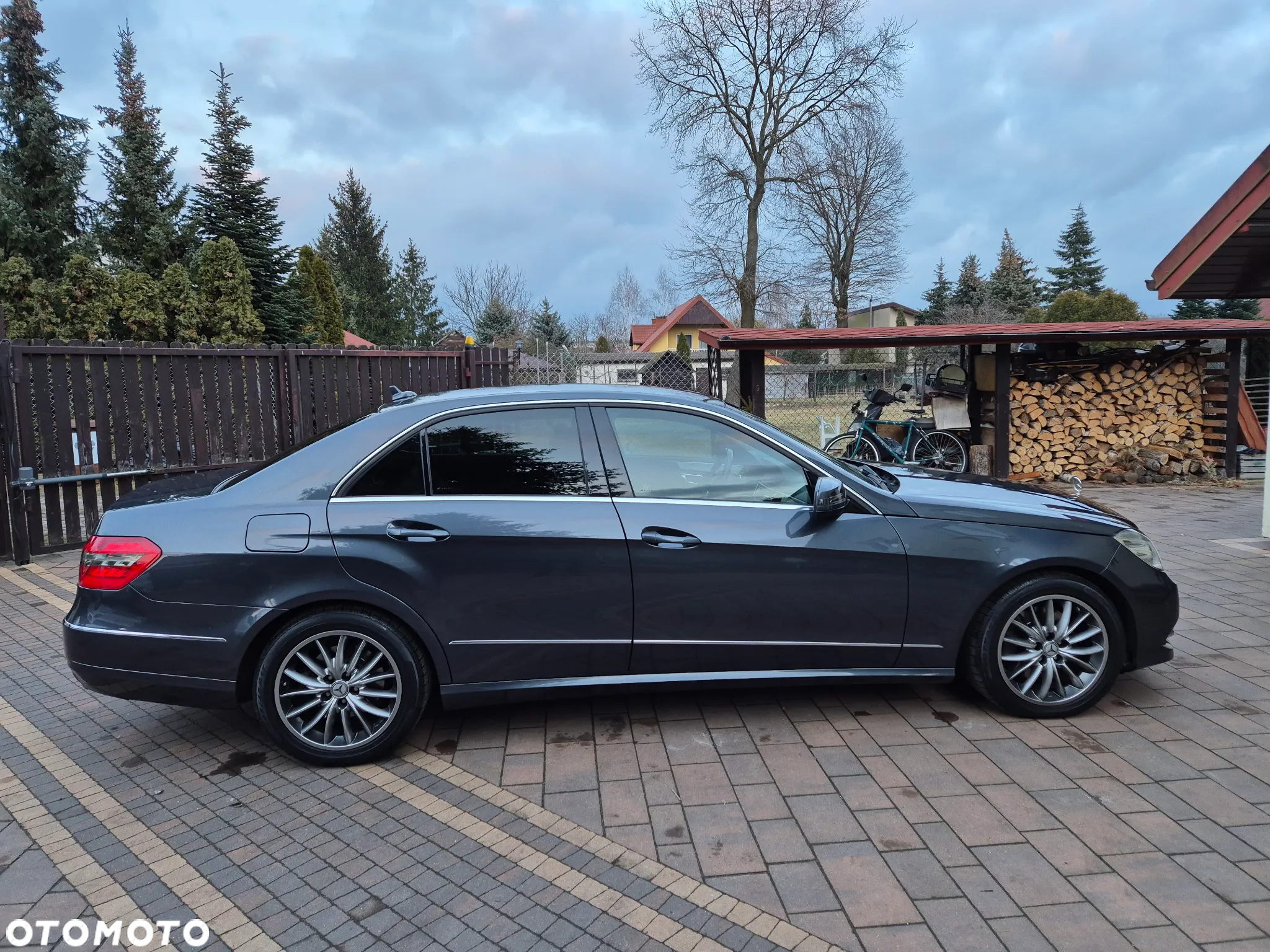 Mercedes-Benz Klasa E 300 CDI BlueEff Avantgarde - 5