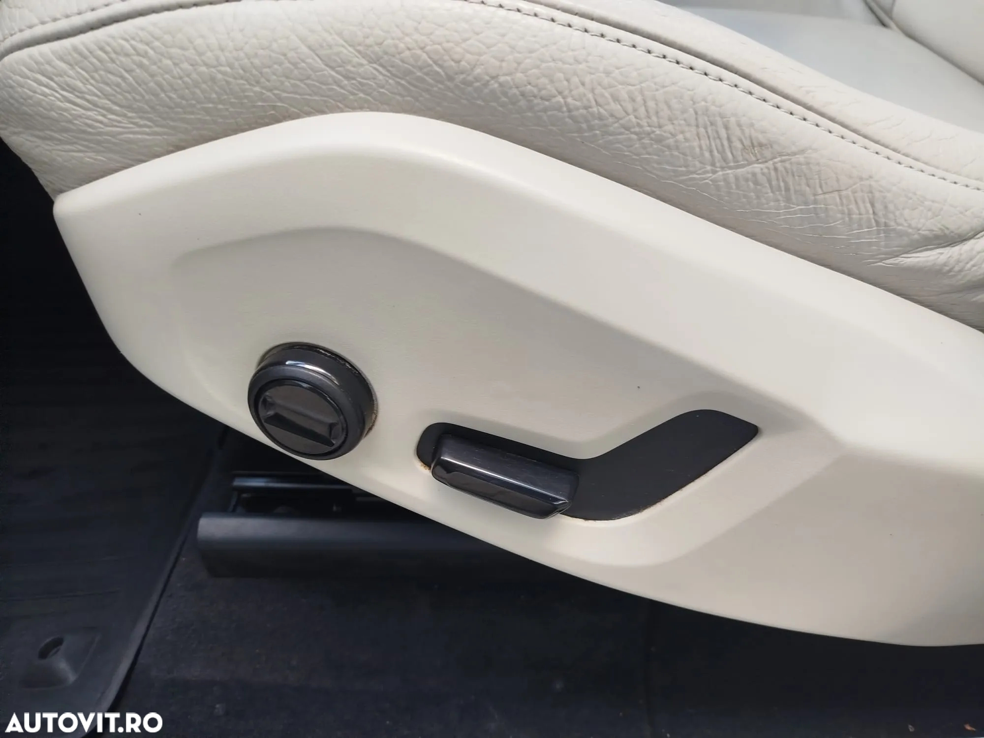 Volvo XC 60 B4 MHEV Momentum Pro - 13
