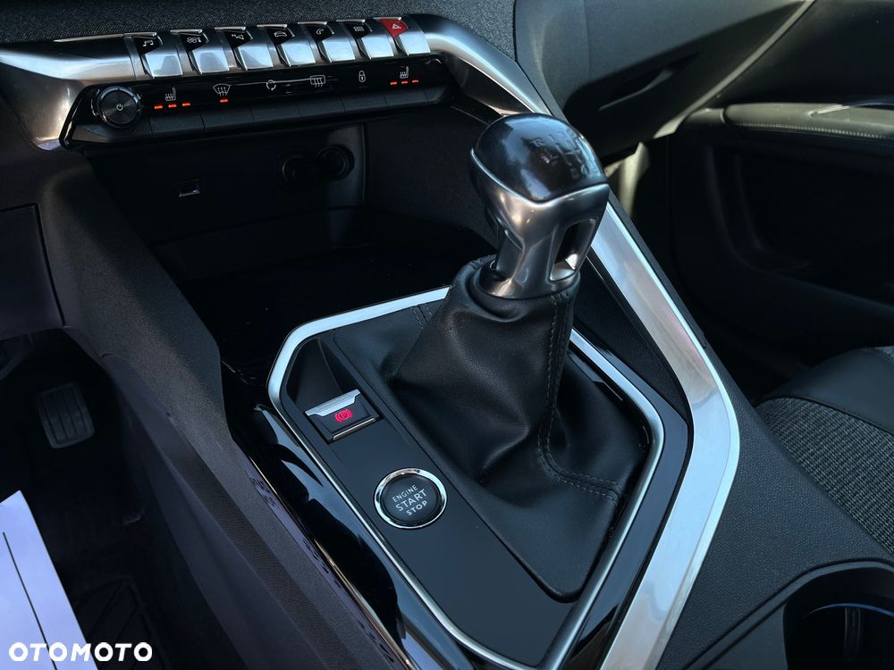 Peugeot 3008 1.2 PureTech Allure S&S - 14