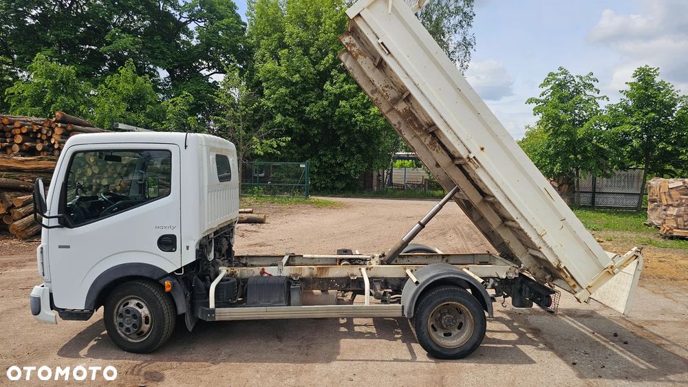Renault Maxity - 8