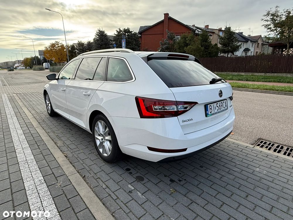 Skoda Superb 2.0 TDI Ambition DSG - 5