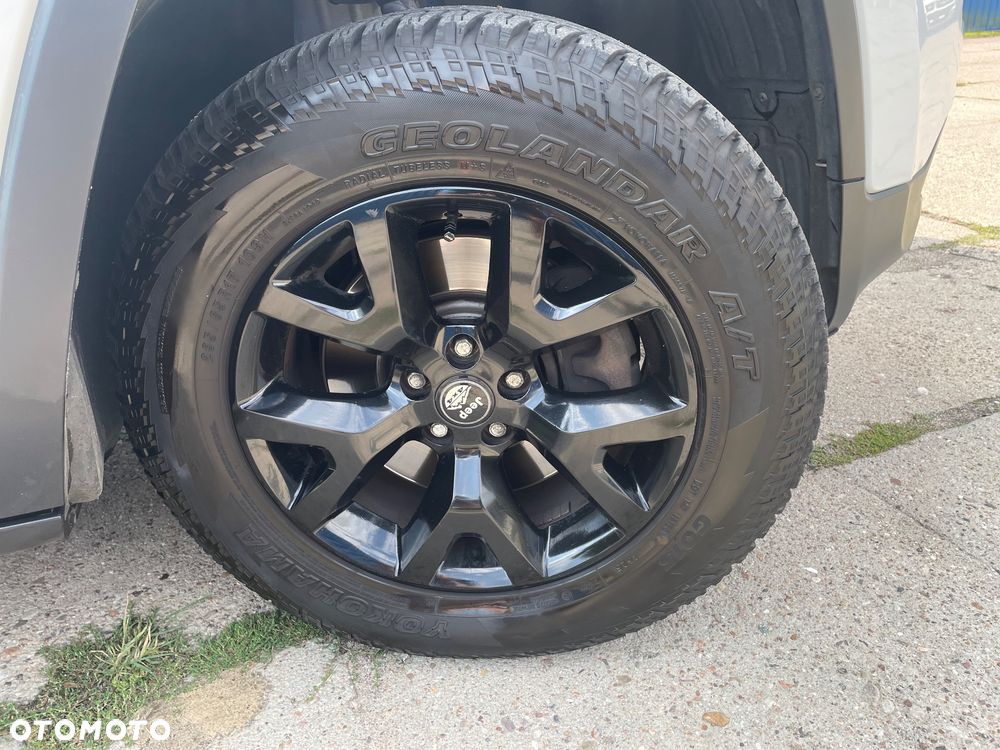 Jeep Cherokee - 4