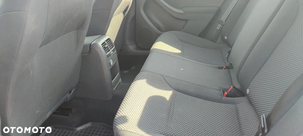 Volkswagen Jetta 1.6 TDI Trendline - 8