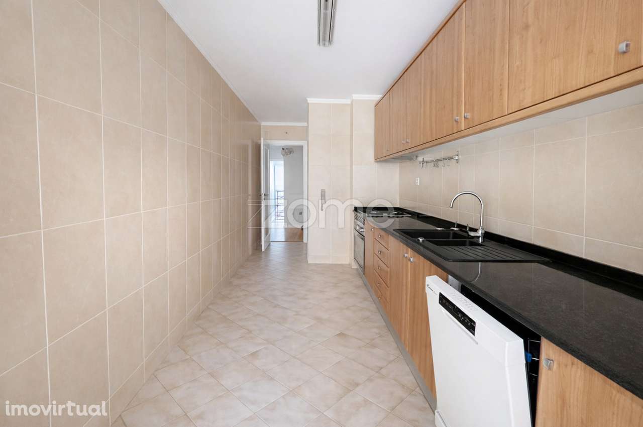 Apartamento T2+1 com terraço e garagem para arrendamento - Grande imagem: 4/18