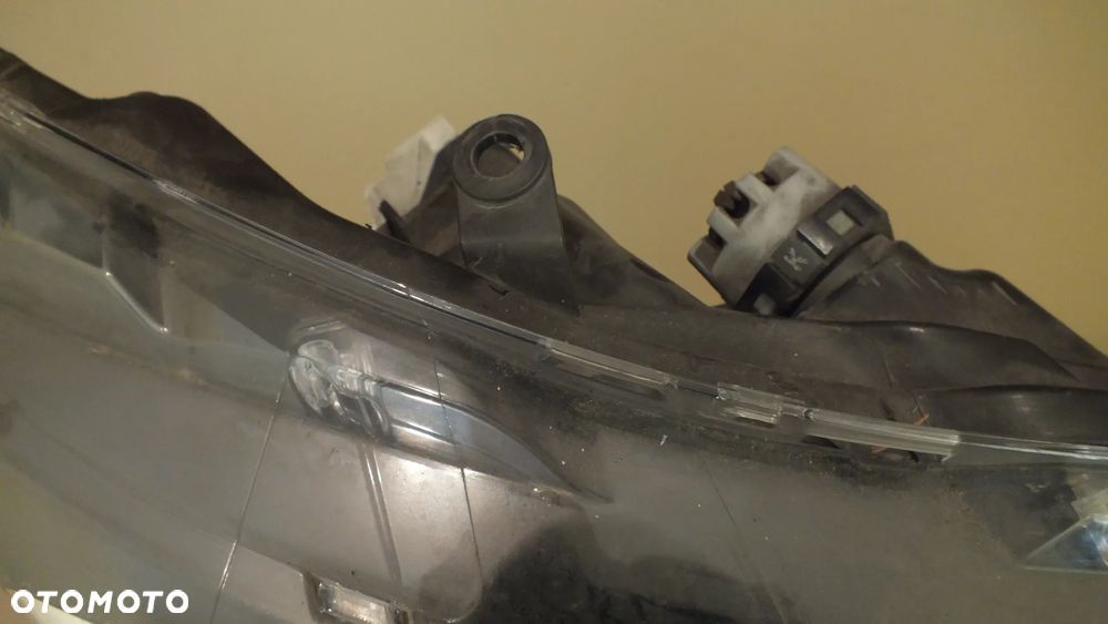 Lampa przednia prawa Toyota Corolla E16 Lift Fulled - 12