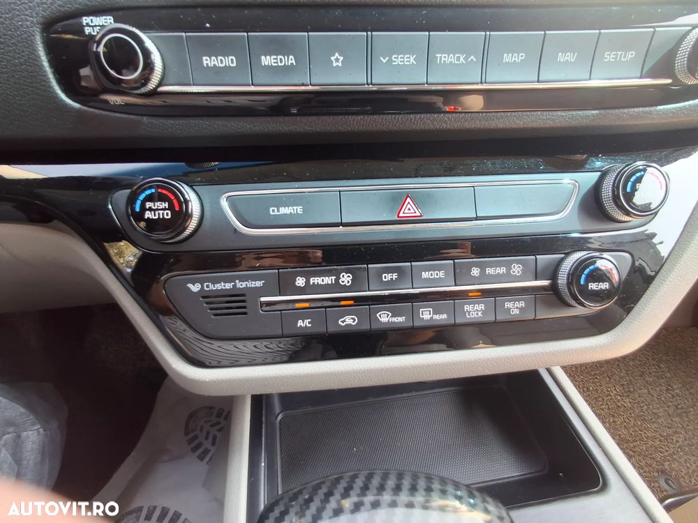 Kia Carnival - 21